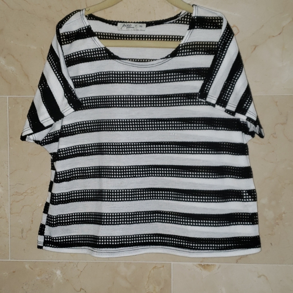 GIRL'S BLACK & WHITE ZINC SHORT SLEEVE T SHIRT